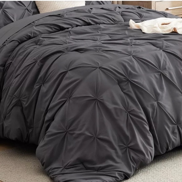 FULL Luxurious Comforter Pintucked Pleat Comforter Dark Gray/Charcoal FULL - Picture 1 of 4